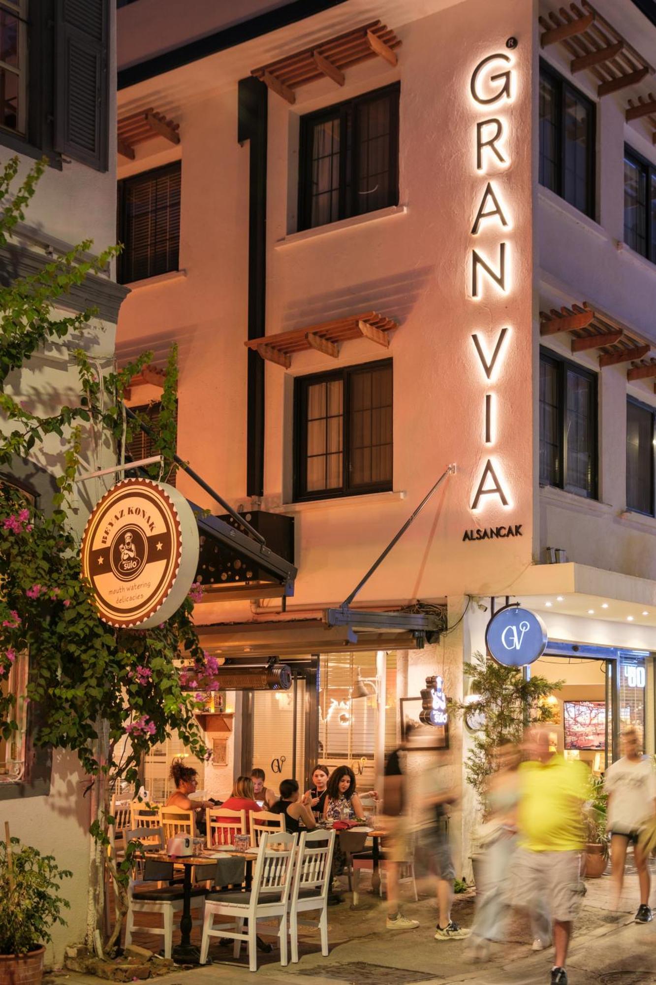 Gran Via Alsancak Hotel İzmir Buitenkant foto